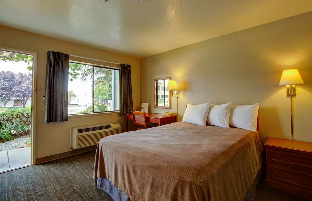 Rodeway Inn Sacramento-University Area Стая снимка
