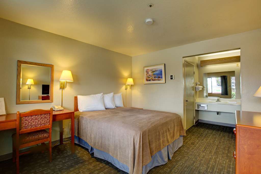 Rodeway Inn Sacramento-University Area Стая снимка