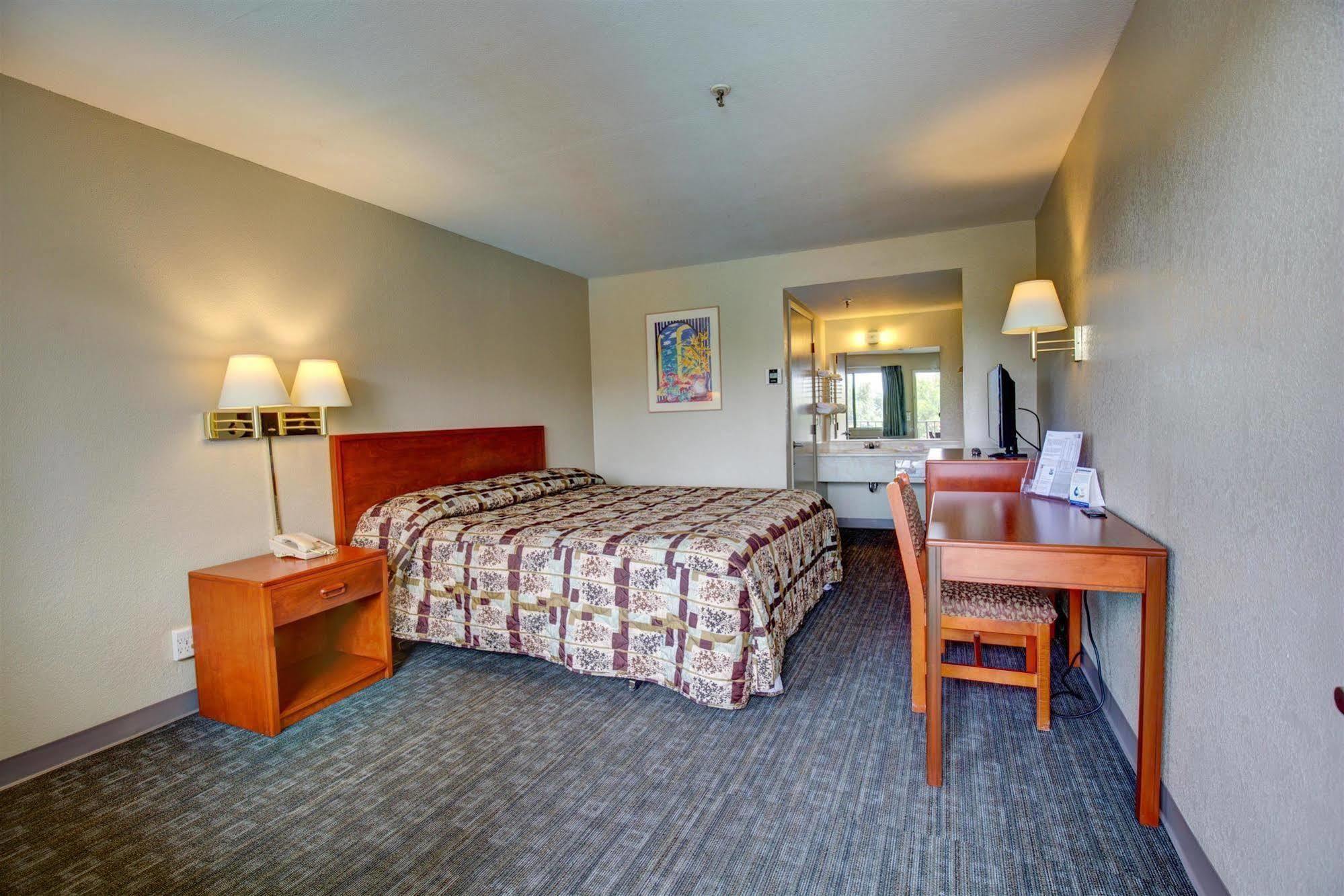 Rodeway Inn Sacramento-University Area Екстериор снимка